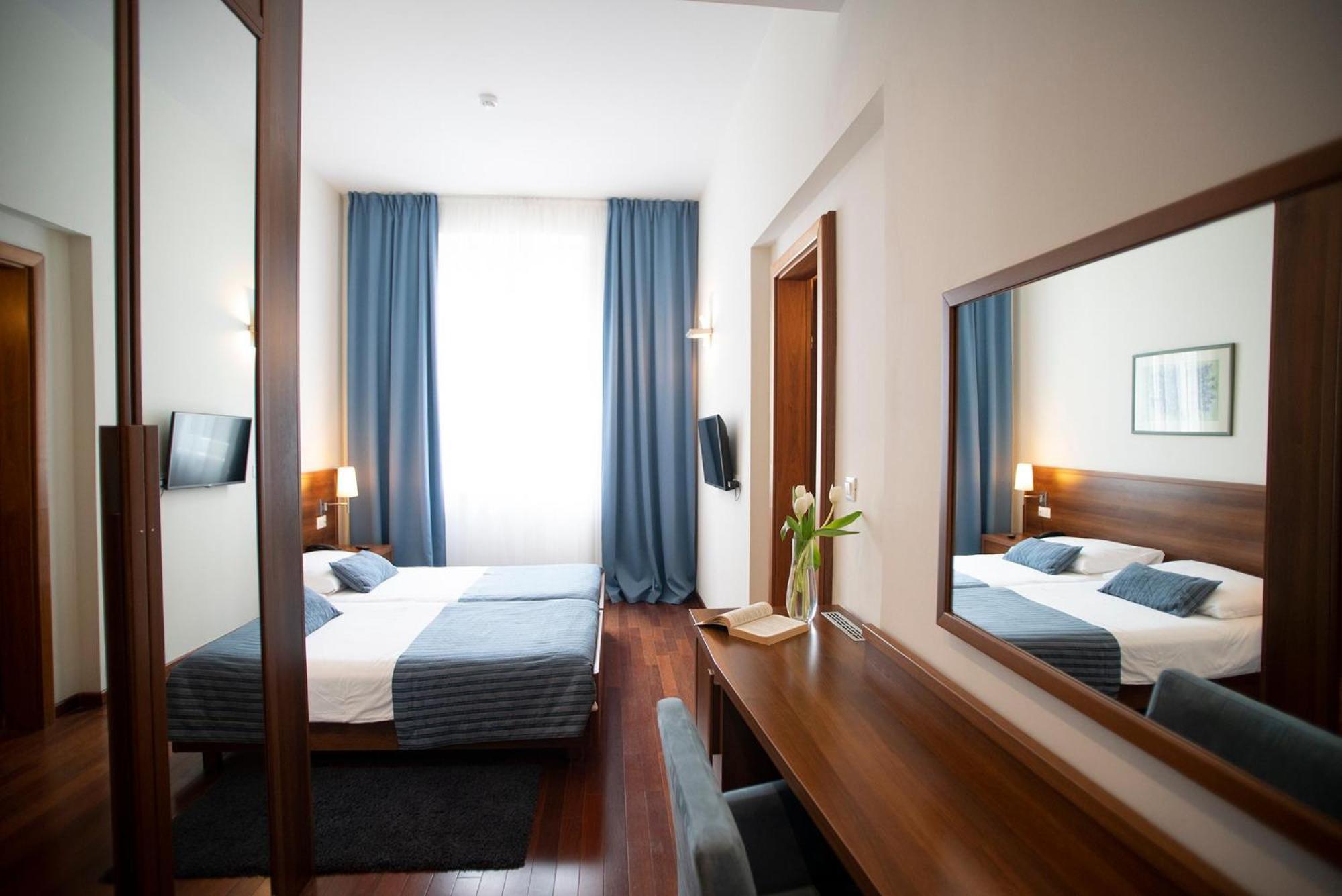 Aminess Vival Velaris Resort Supetar Exterior photo
