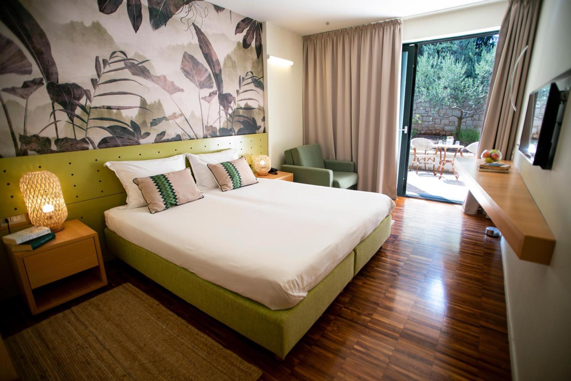 Aminess Vival Velaris Resort Supetar Exterior photo